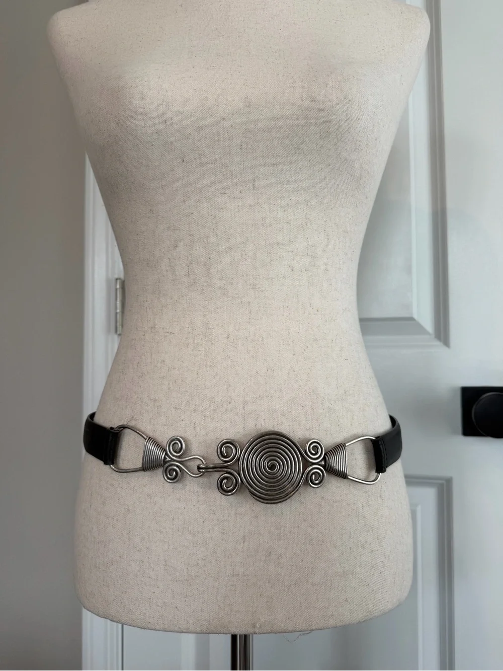 Chico’s Women’s Genuine Leather Spiral Silver Boho Western Belt Sz Medium/Large